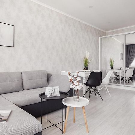 Sea & Sky Apartments Odesa Room photo