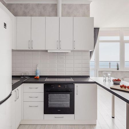 Sea & Sky Apartments Odesa Room photo