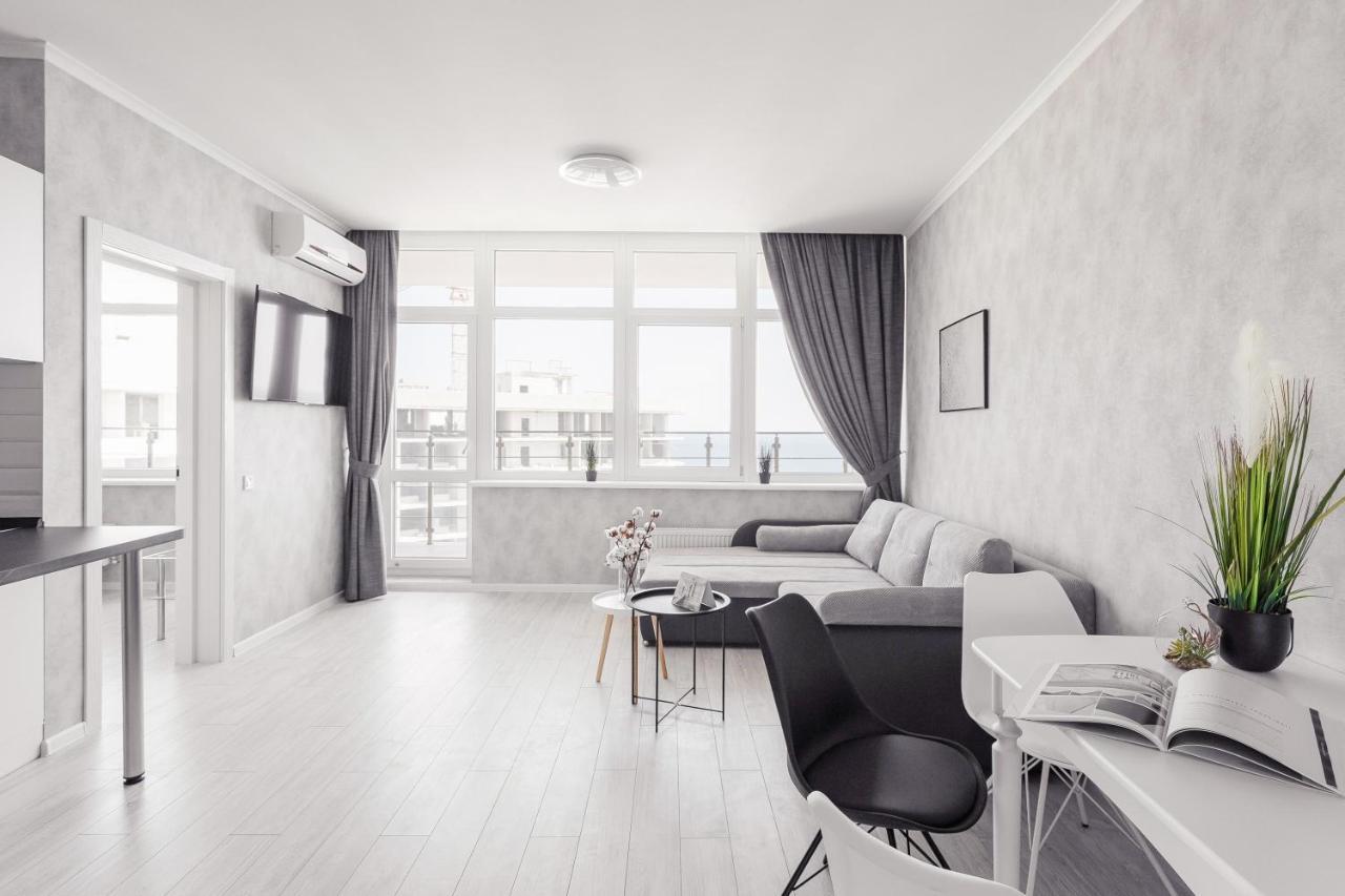 Sea & Sky Apartments Odesa Exterior photo