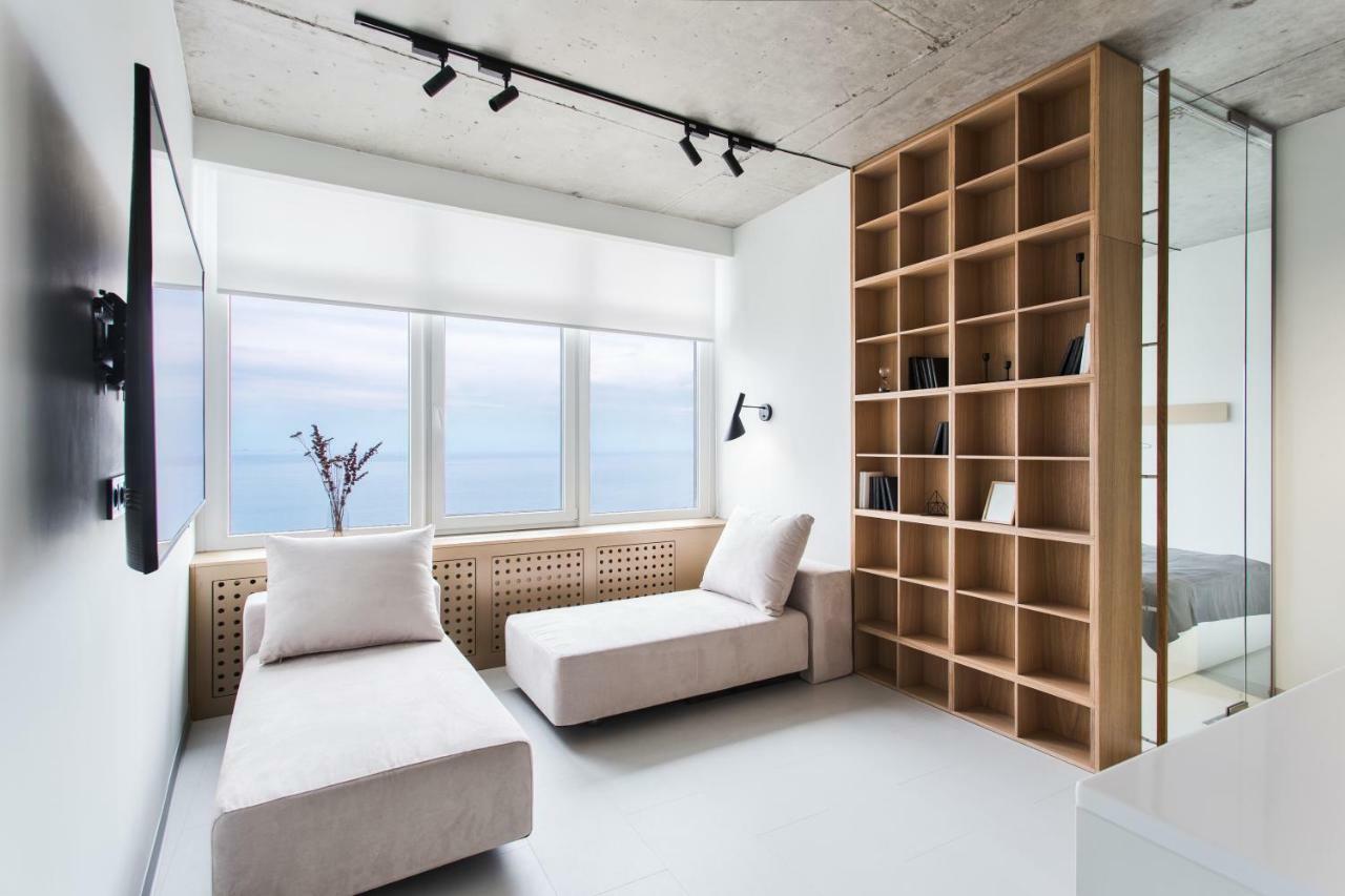 Sea & Sky Apartments Odesa Room photo